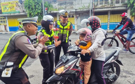 Hari Kesepuluh Operasi Keselamatan Semeru, Polres Lumajang Kampanyekan Disiplin Berkendara