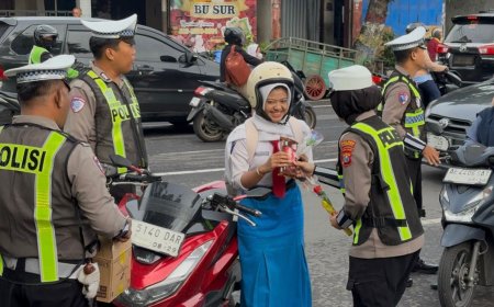 Polres Ponorogo Beri Hadiah Helm dan Cokelat pada Operasi Keselamatan Semeru