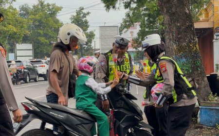 Helm dan Cokelat Jadi Apresiasi Polres Ponorogo di Operasi Keselamatan Semeru