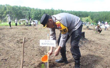 Dukung HPN 2026, Polres Bondowoso Turun Langsung Tanam Pohon