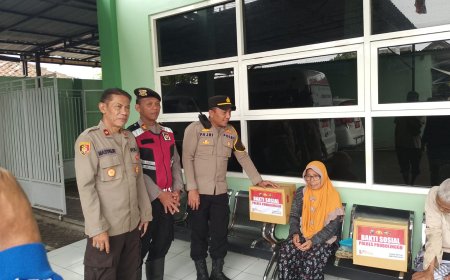 Bantuan Sosial Disalurkan, Polres Probolinggo Dukung Pemulihan Warga
