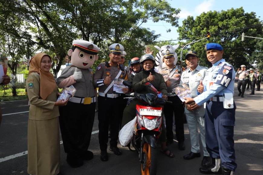 Polres Magetan Kampanyekan Keselamatan Berkendara Lewat Aksi Humanis