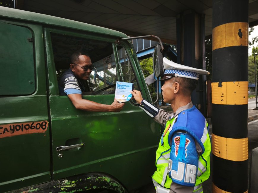 Operasi Keselamatan Semeru 2026, Ditlantas Polda Jatim Edukasi Tertib Lajur Tol