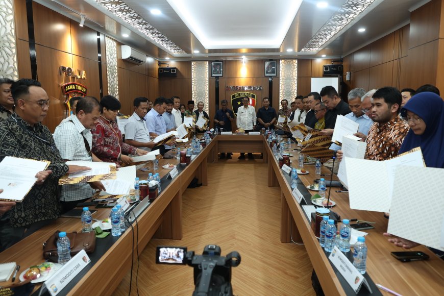 Satgas Saber Polda Jatim Teken Komitmen Pengendalian Harga dan Mutu