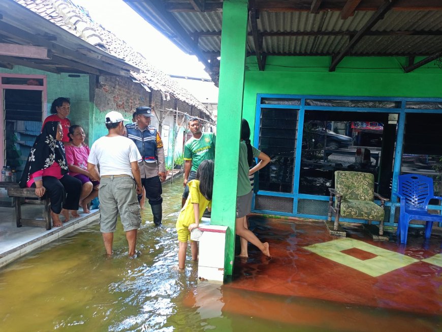 Polresta Sidoarjo Turun Langsung Salurkan Sembako ke Warga