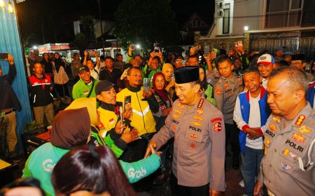 Kapolri Ngopi Bersama Ojol di Kedai Ado Presisi