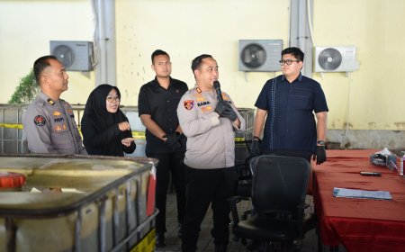 Polres Gresik Bongkar Penimbunan 17 Ribu Liter Solar Subsidi