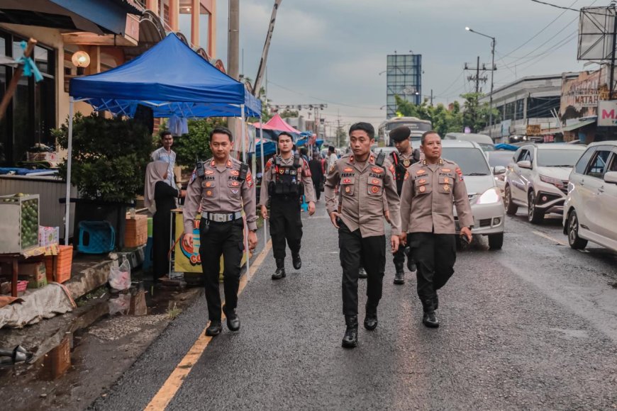 Polres Jember Kawal Haul Habib Sholeh di Tanggul